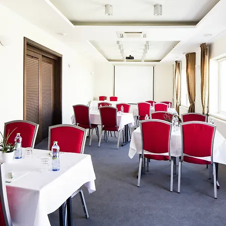 Parkhotel And Congress Center 4*